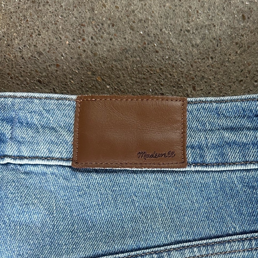 Madewell The Perfect Vintage Jean in Medium Wash Raw Hem Knee Rip Size 30 - Picture 7 of 9